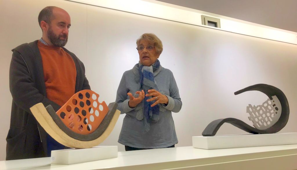 La ceramista Alfa María Martini indaga sobre les escletxes de llum