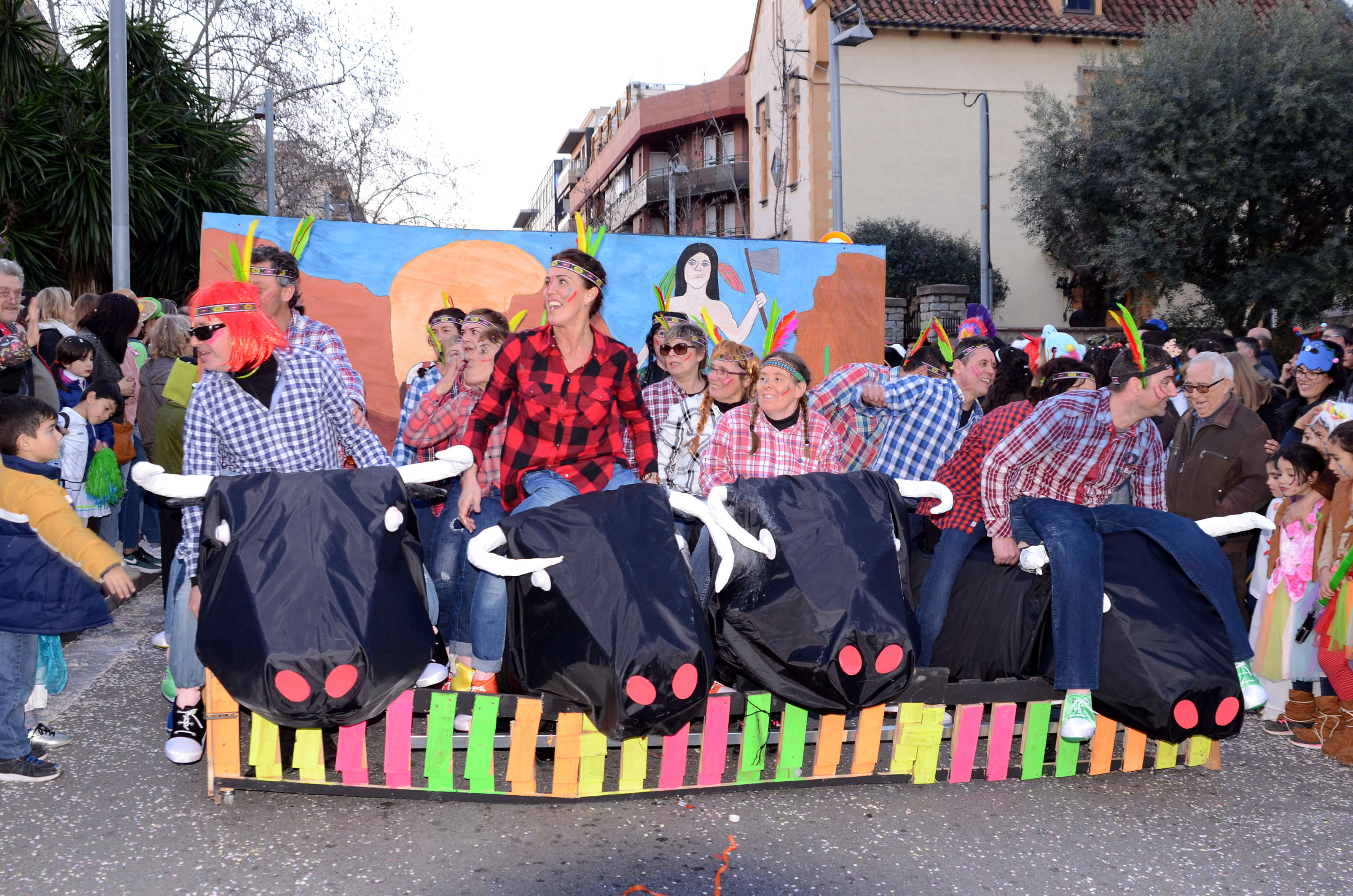 El Carnaval vol trencar el fred amb la seva alegria desfermada
