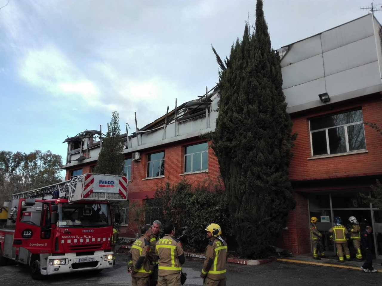 Un incendi afecta les dependències del Parc de Bombers del campus