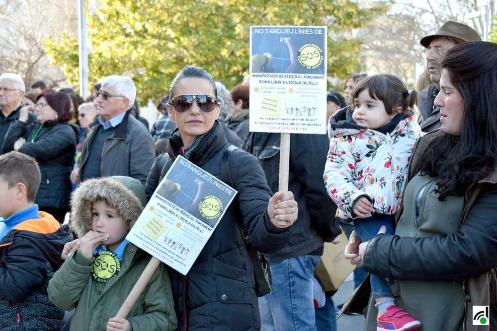 L'escola Saltells surt al carrer en defensa de les dues línies de P3 al centre