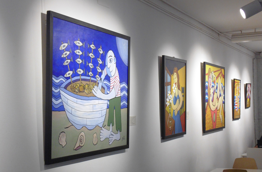 "Entre la realitat i el mite", una exposició plena de color i ironia al B'Art de l'Ateneu