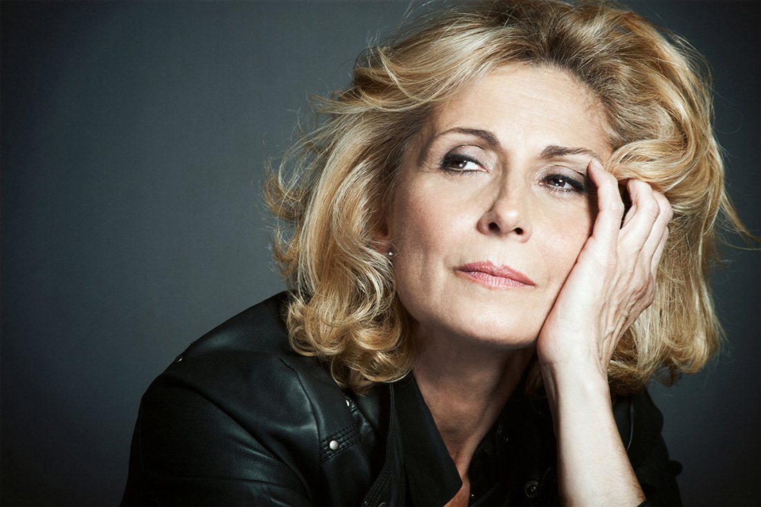 Montse Guallar diu Palau i Fabre acompanyada pel jazz guitarrer de Max Sunyer