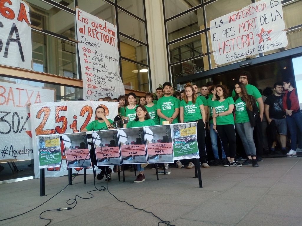 Ocupació del Rectorat de la UAB per recordar els cinc anys de Som 27 i més