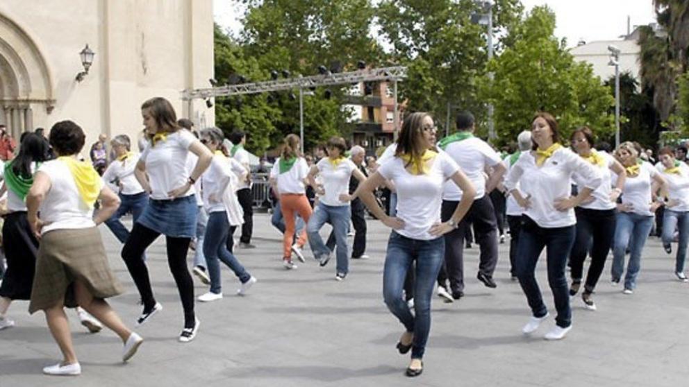 Crida a la participació per a ballar la Polca de Cerdanyola