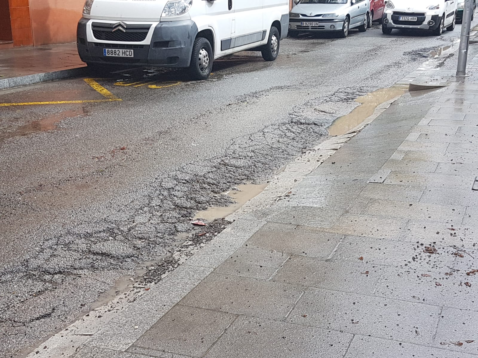 El PP denuncia el mal estat del carrer Mare de Déu del Pilar