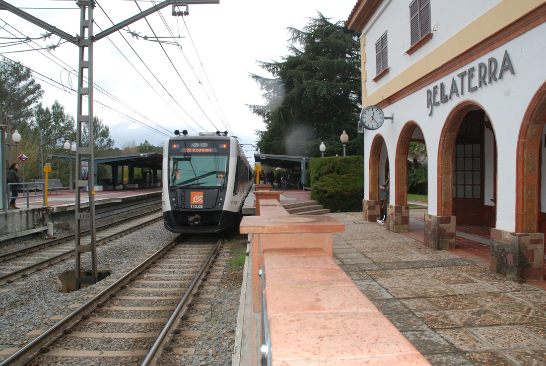 Els Ferrocarrils de la Generalitat recuperen l'horari lectiu