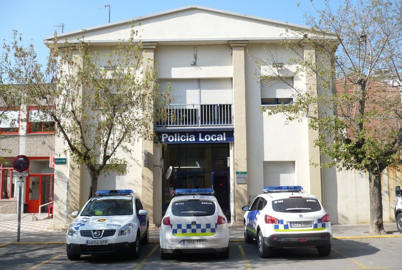 Detingut un individu per arrossegar amb el seu vehicle un policia local 60 metres