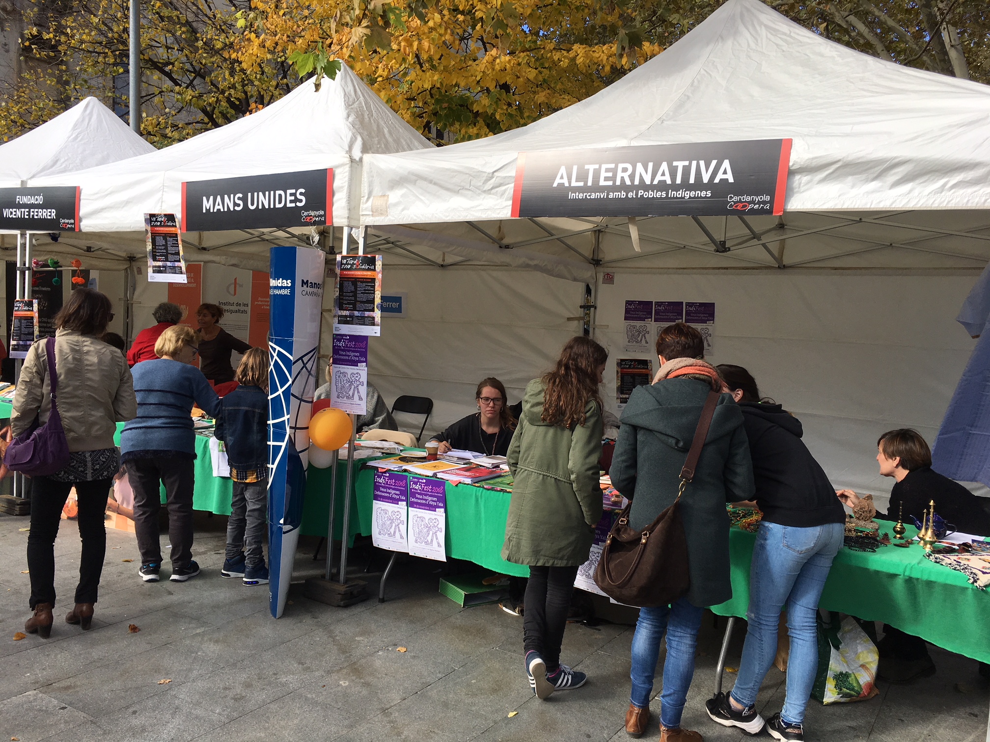 Les entitats de solidaritat es mostren al Cerdanyola Coopera