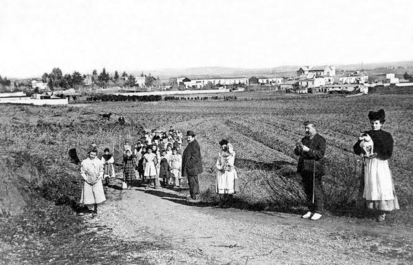 Un col·loqui de memòria familiar obre els actes de commemoració dels 200 anys de nucli urbà