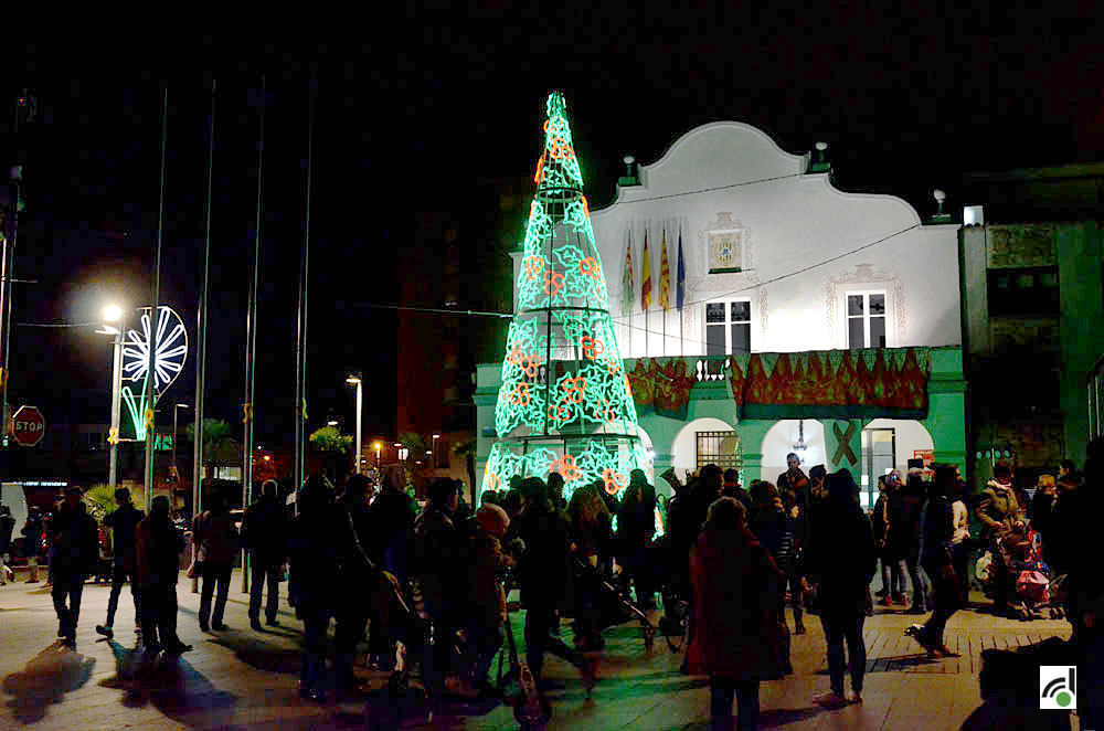 Cerdanyola s'il·lumina avui amb els llums de Nadal