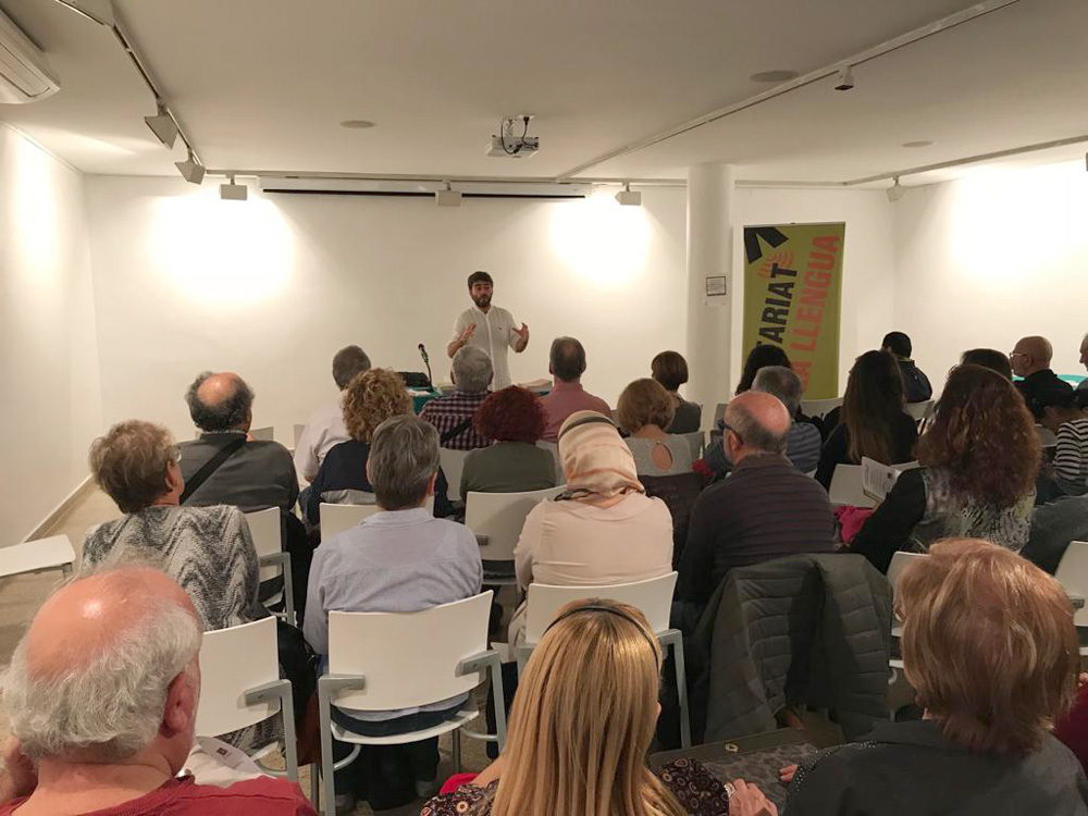 Presentades les parelles lingüístiques amb contes del sabadellenc David Vila