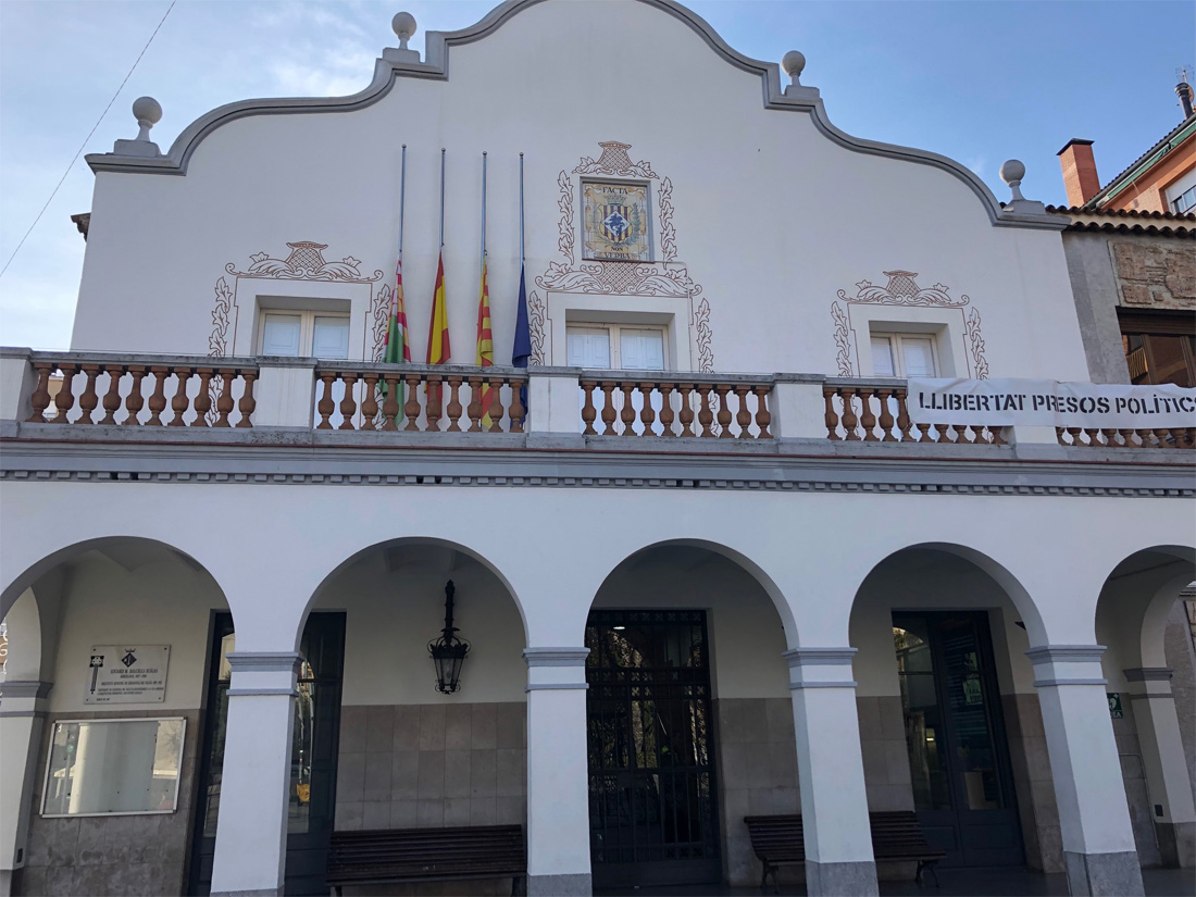 L'Ajuntament decreta 5 minuts de silenci i un dia de dol per la mort dels muntanyencs