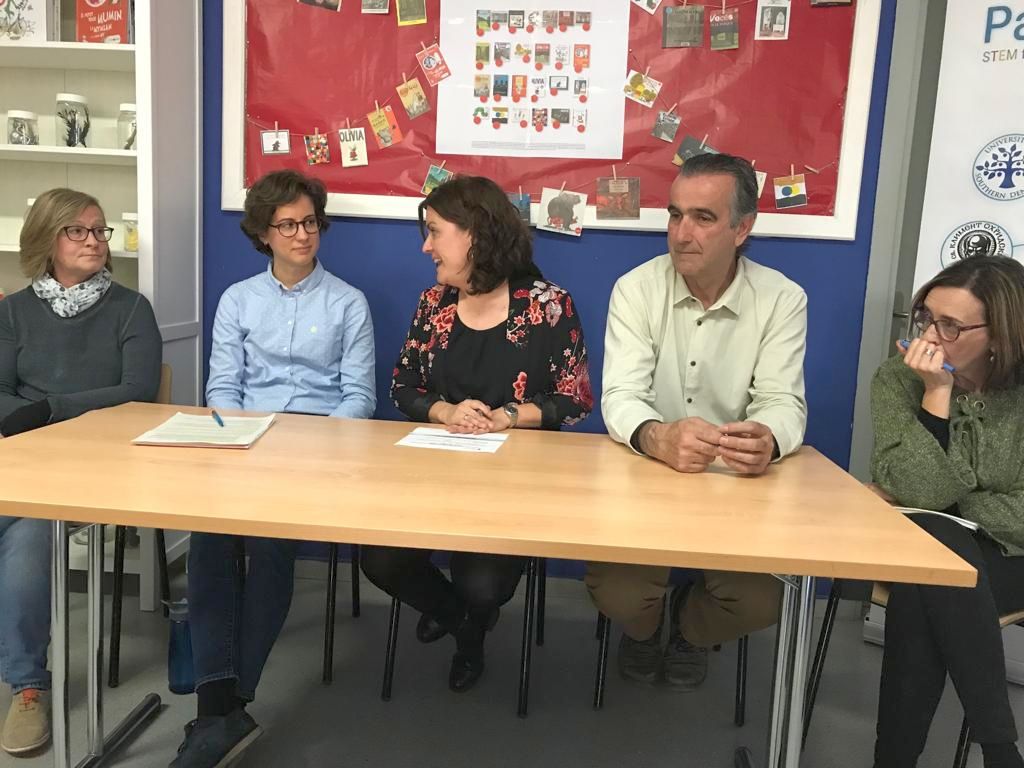 L’Escola Municipal La Sínia participa al programa internacional ParentSTEM
