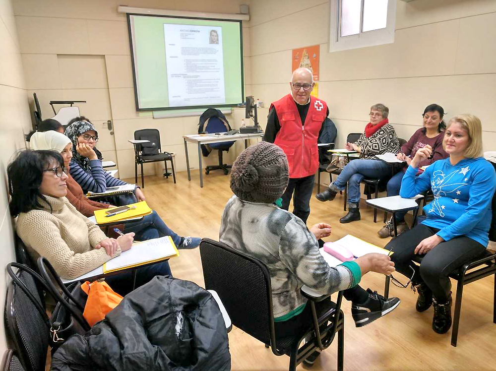 "Gira Mujer", un projecte de la Creu Roja que ajuda a trobar feina a dones en dificultat social