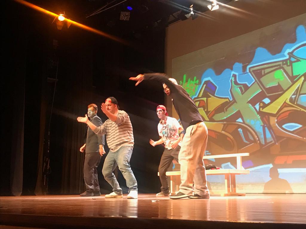Membres del taller ocupacional d'Aspasur presenten "Yo soy diferente" al teatre de l'Ateneu