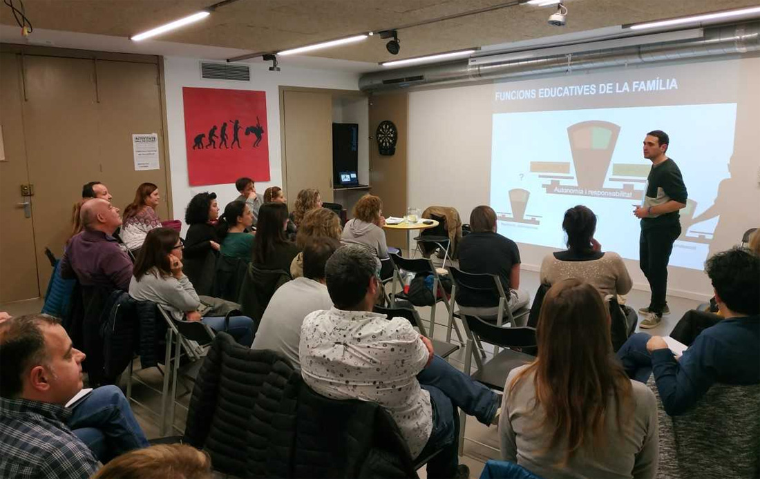 Dotant d'eines a les famílies per fomentar un bon ús de les TIC entre els menors