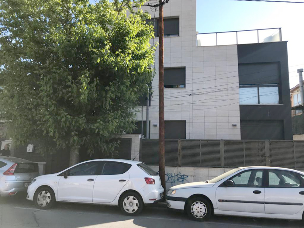 Aturada de darrera hora del desnonament de la casa del carrer de Serragalliners