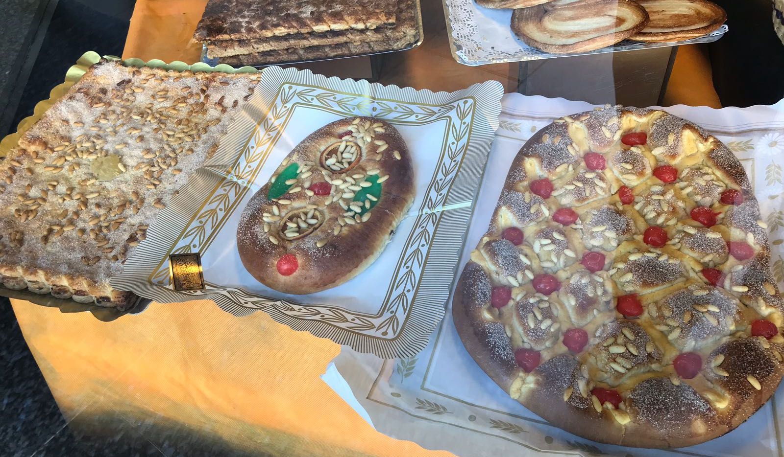 Arriba la dolça tradició de la coca de Sant Joan