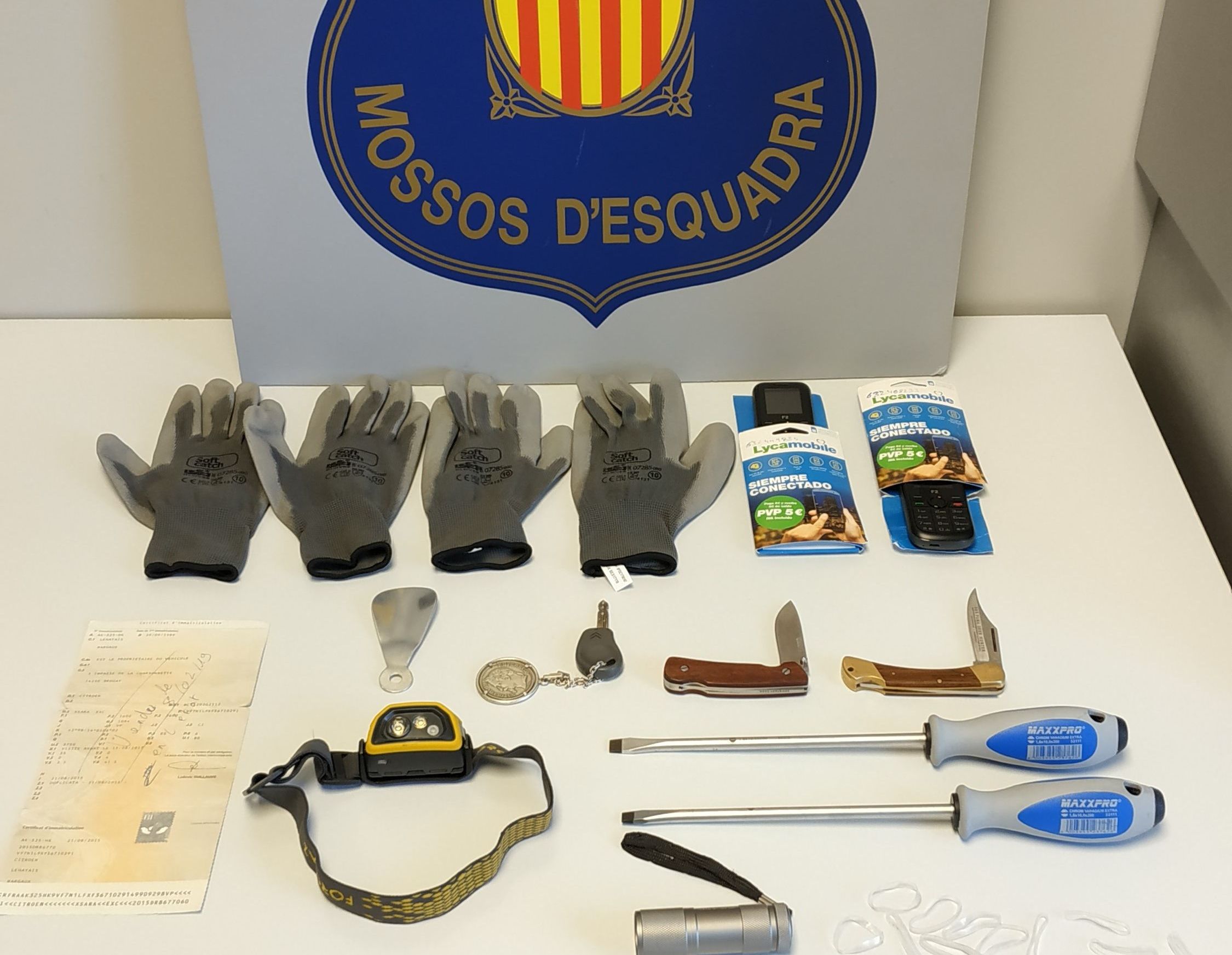 Els Mossos detenen sis homes per tres robatoris amb força al Vallès Occidental