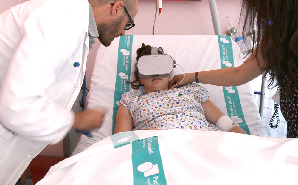 Ulleres virtuals per millorar l'estada al Taulí dels nens hospitalitzats