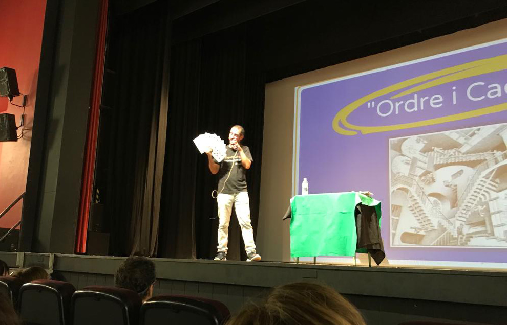La màgia es cola en la inauguració del curs escolar 2019-2020 sense presència municipal