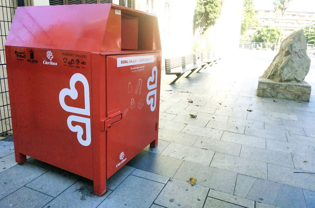 Càritas instal·la quatre contenidors de roba a l’entorn de les esglésies de Sant Martí i el Roser