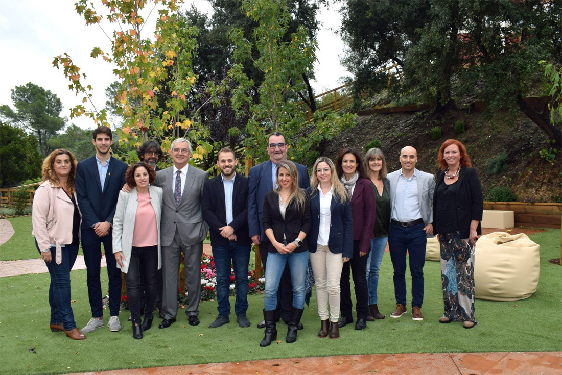 Visita institucional del govern municipal a la Fundació Catalònia