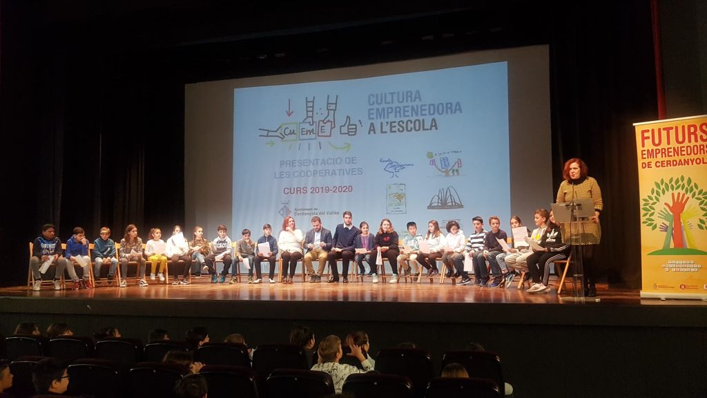 Les escoles s'endinsen en el món de les cooperatives solidàries
