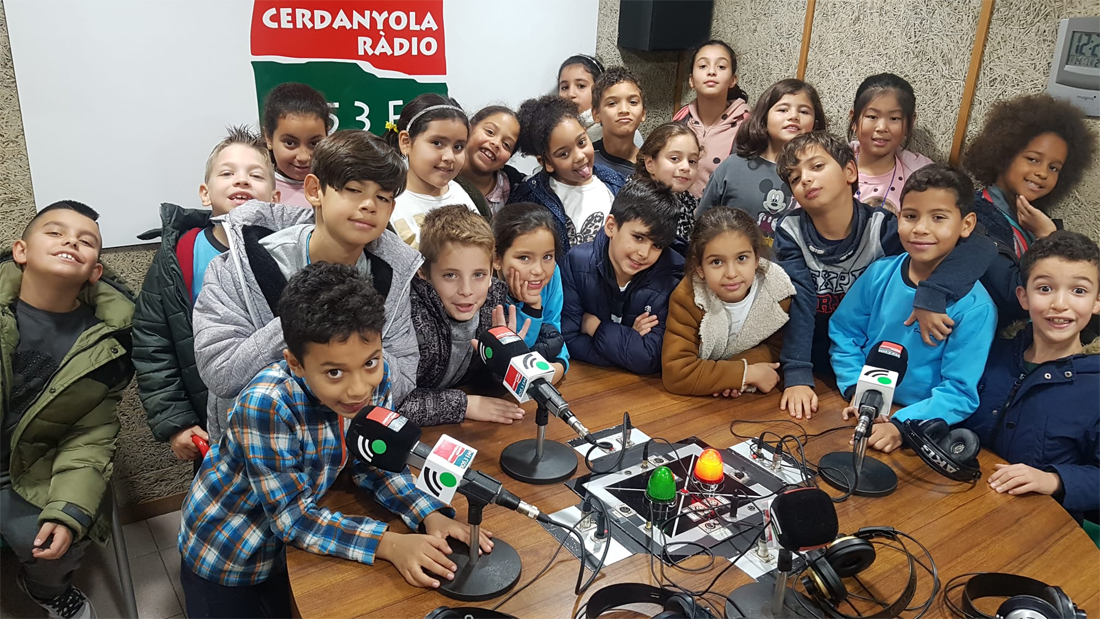 Alumnes de Sant Martí inicien les visites escolars a Cerdanyola Ràdio
