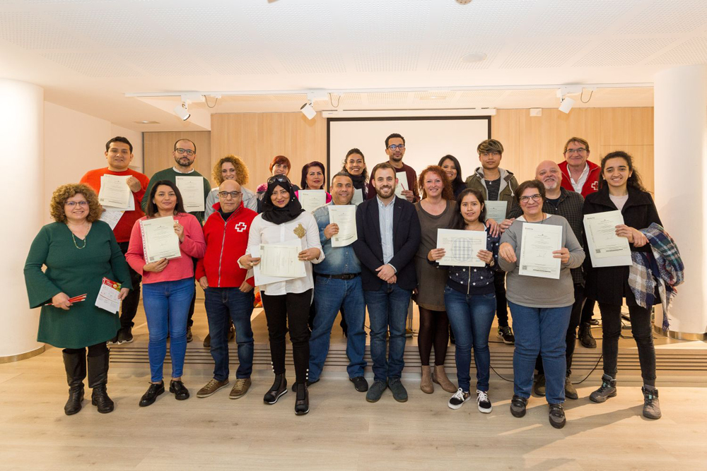 Es lliuren els certificats als usuaris del Servei de Primera Acollida
