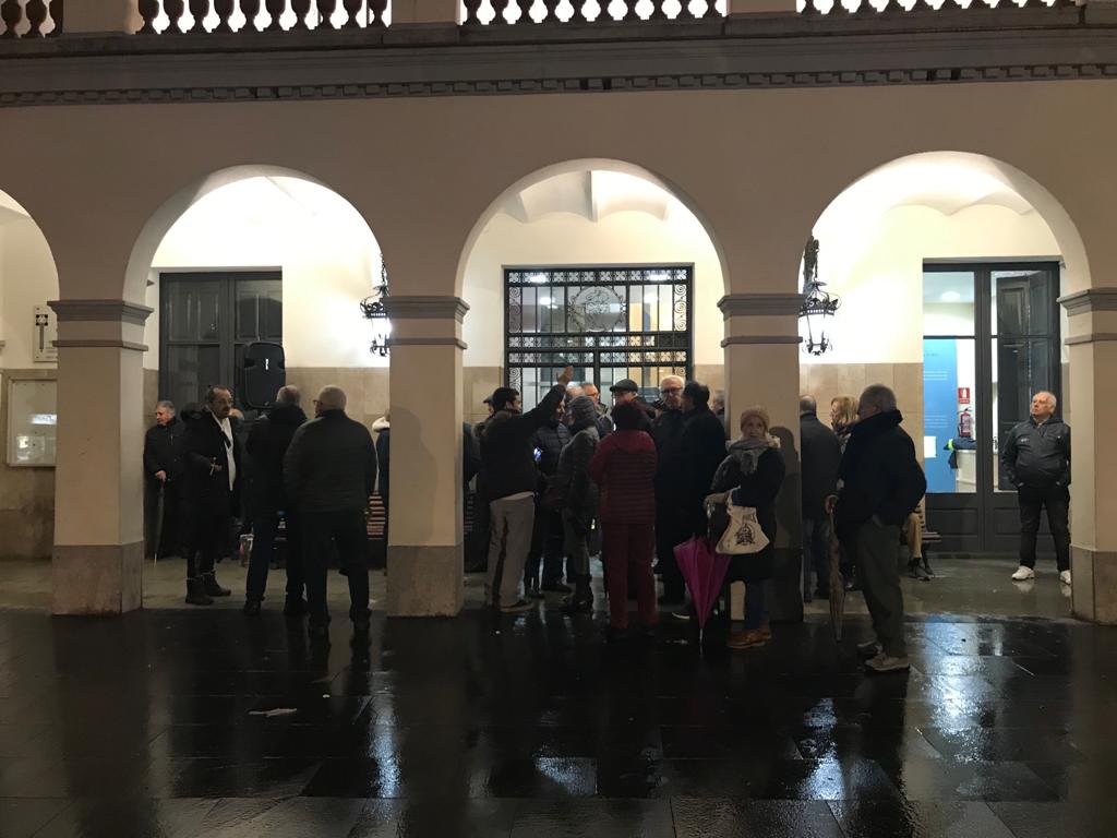 La Plataforma NO Tribut AMB vol saber com plantejarà l'Ajuntament el recurs davant l'Àrea Metropolitana