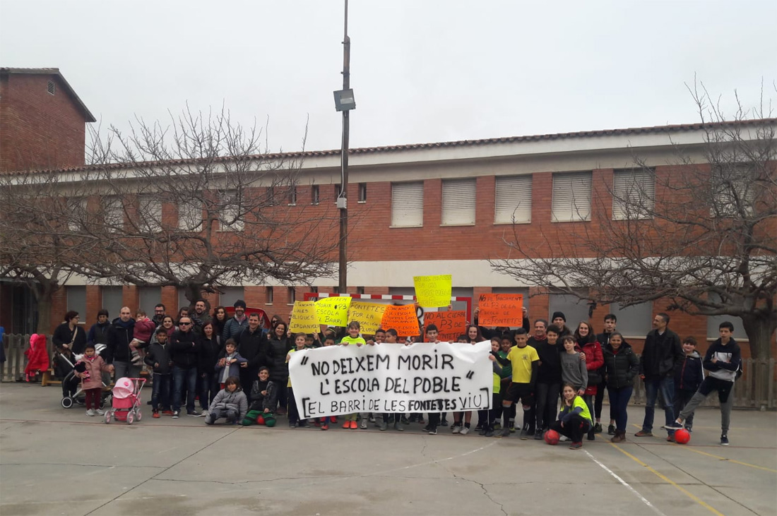 Famílies, docents i veïns de Les Fontetes demanen un Pla de viabilitat per a l’escola