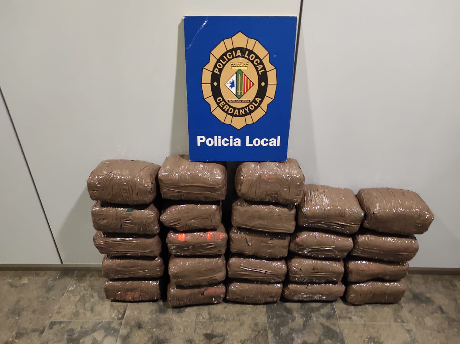 Analitzen 161 kg d'una substància incautada per la Policia Local per determinar si és cocaïna