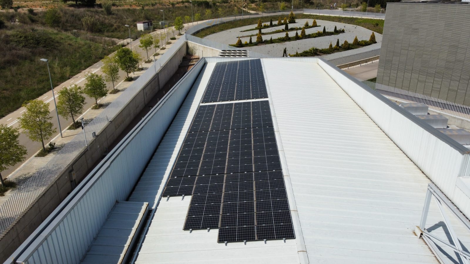 T-Systems redueix el consum elèctric i la petjada de carboni amb 159 panells fotovoltaics