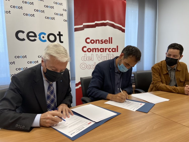 El Consell Comarcal i Cecot signen un conveni per a la promoció de la transició energètica a les empreses
