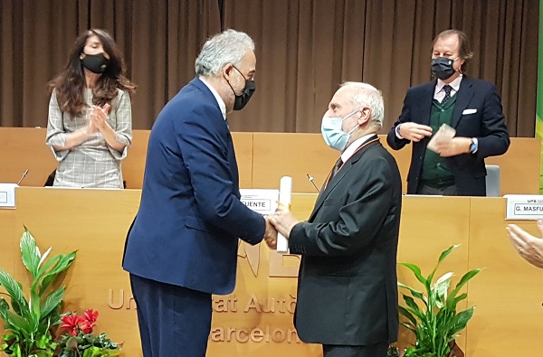 La UAB investeix doctor honoris causa Vicente Salas, economista que analitza l'empresa des d'una perspectiva social