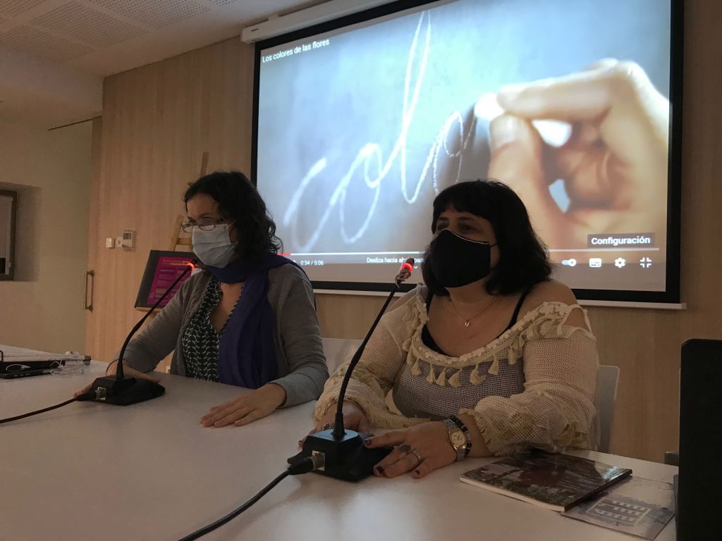 Lídia López Pinedo presenta el seu llibre Una vida a media luz. Mi ...